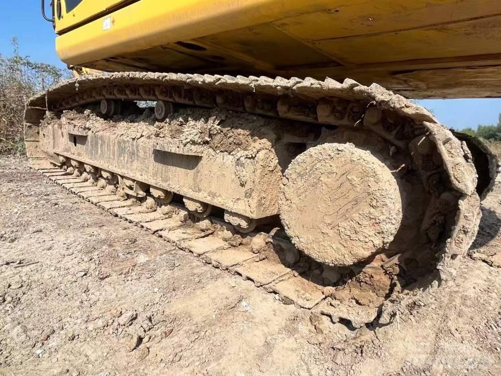 Komatsu PC 220 Kāpurķēžu ekskavatori