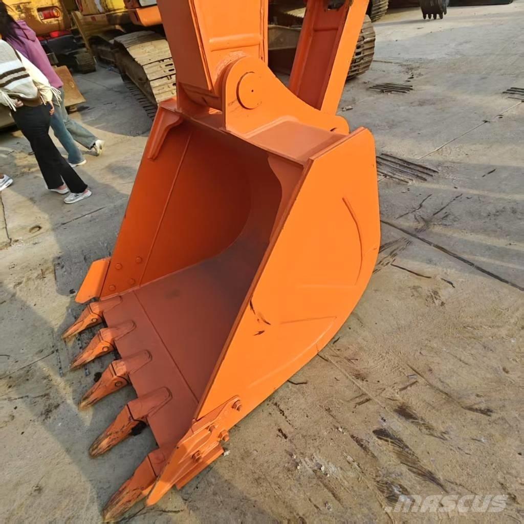 Hitachi ZX 210 Kāpurķēžu ekskavatori