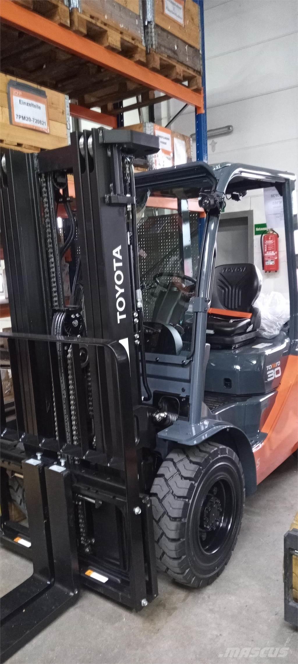 Toyota 52-8FDF30 Tehnika ar dīzeļa dzinēju