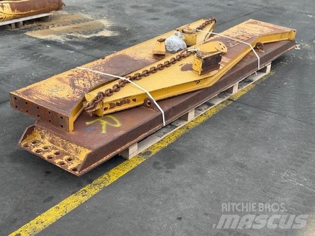 CAT 735 TAIL GATE Artikulētie pašizgāzēji