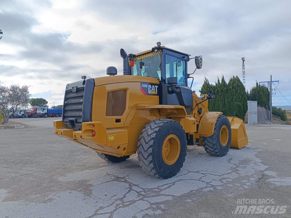 CAT 930M Iekrāvēji uz riteņiem