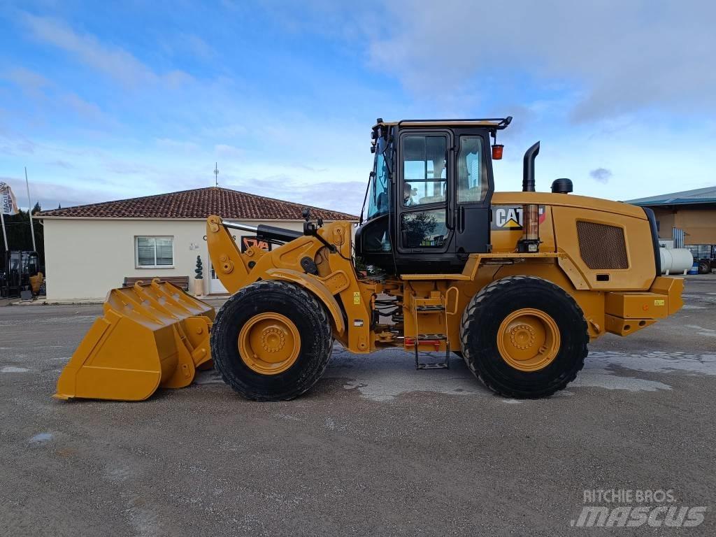 CAT 930M Iekrāvēji uz riteņiem