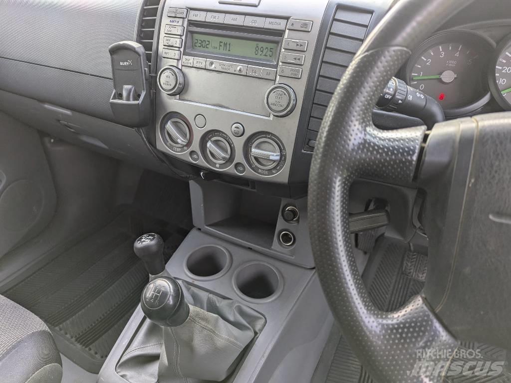 Ford Ranger Vieglais kravas automobilis/izkraušana no sāniem
