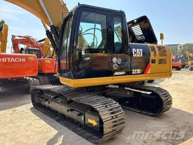 CAT 323 D Kāpurķēžu ekskavatori