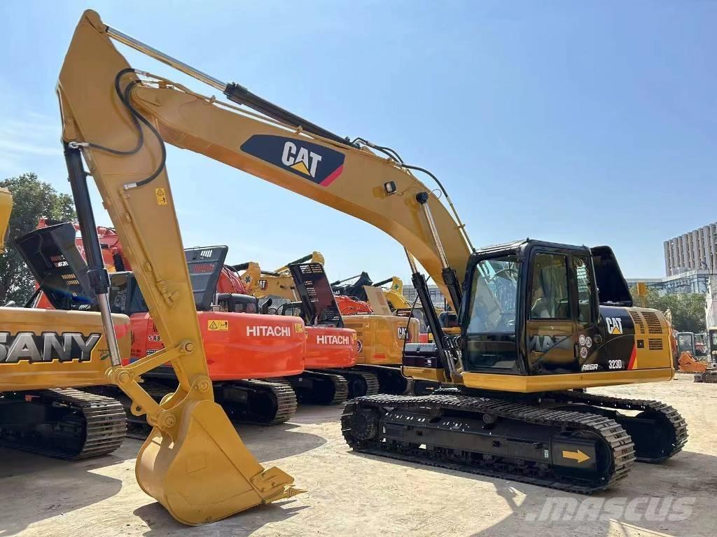 CAT 323 D Kāpurķēžu ekskavatori