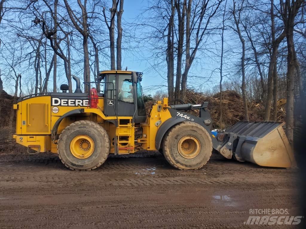 John Deere 744 K Iekrāvēji uz riteņiem