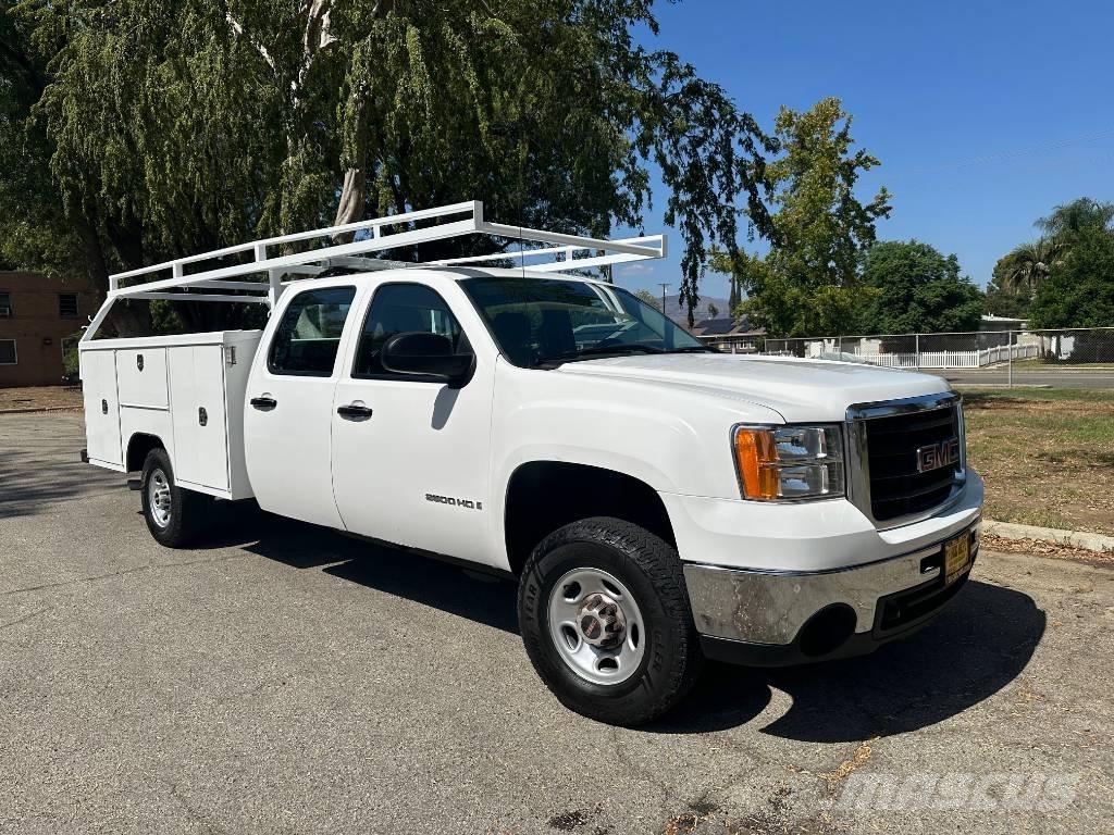 GMC Sierra 2500 HD Vieglais kravas automobilis/izkraušana no sāniem