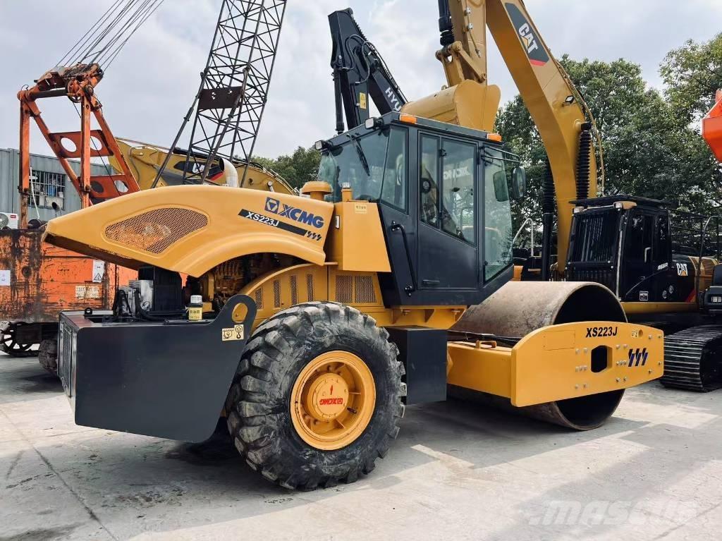XCMG XS 223 J Vienvalča grunts veltņi