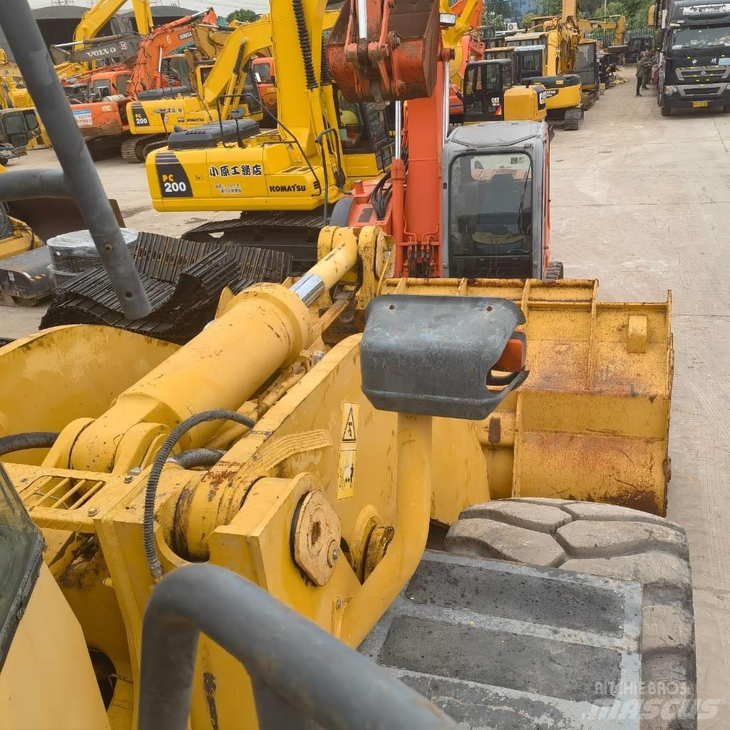 Komatsu WA 600-6 Iekrāvēji uz riteņiem