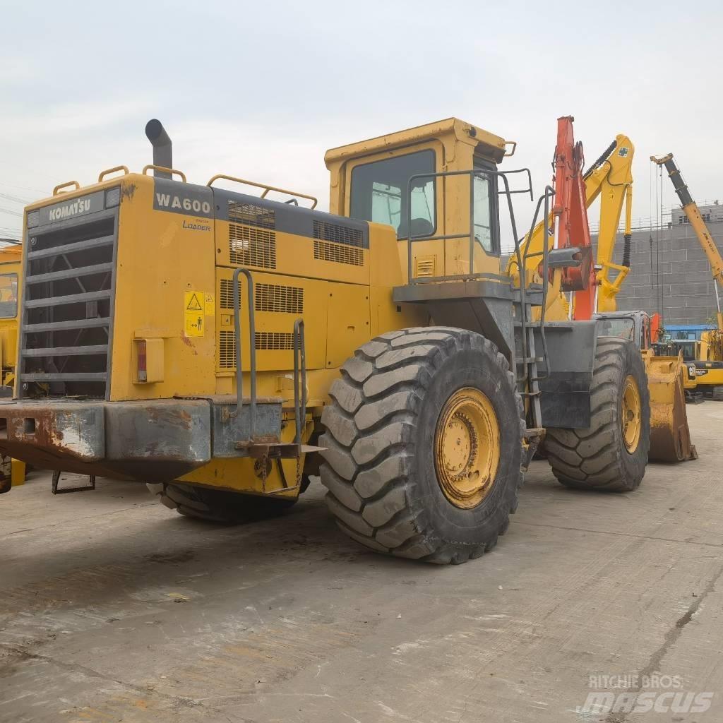 Komatsu WA 600-6 Iekrāvēji uz riteņiem