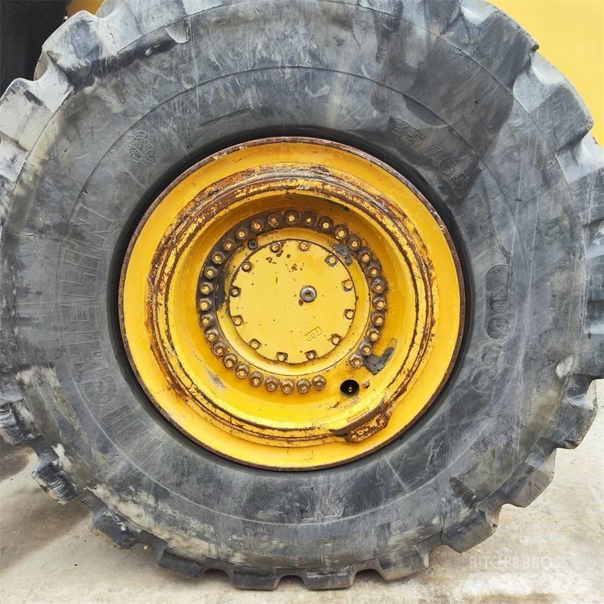 Komatsu WA 600-6 Iekrāvēji uz riteņiem