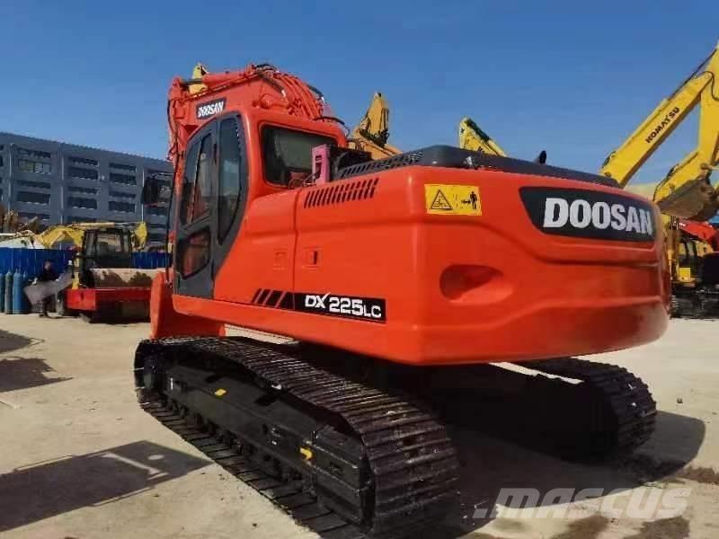 Doosan DX 225 Kāpurķēžu ekskavatori
