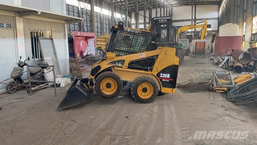 CAT 226 B Lietoti riteņu kompaktiekrāvēji