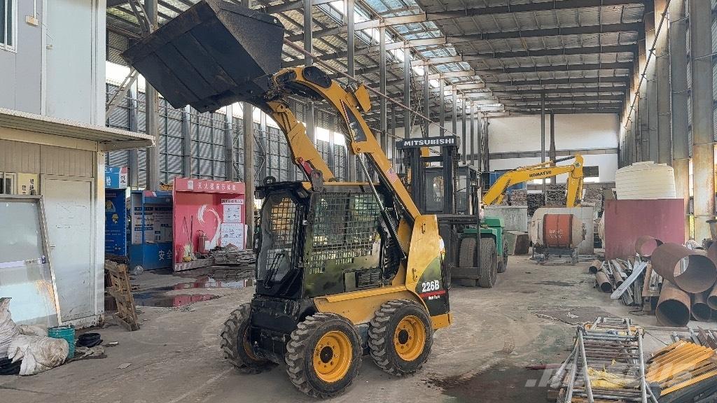 CAT 226 B Lietoti riteņu kompaktiekrāvēji
