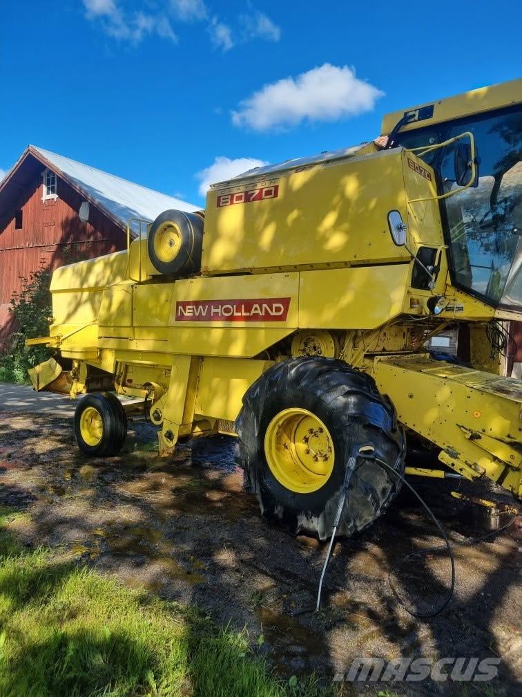 New Holland 8070, 20” Ražas novākšanas kombaini