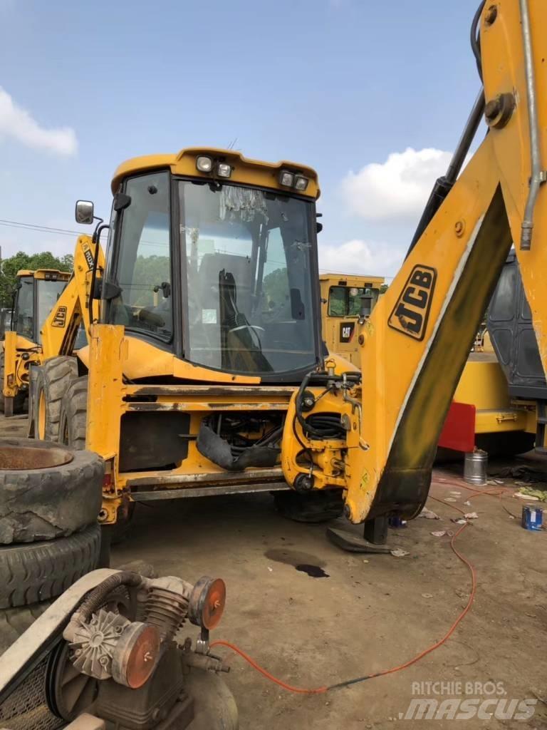 JCB 4 CX Ekskavatori-iekrāvēji