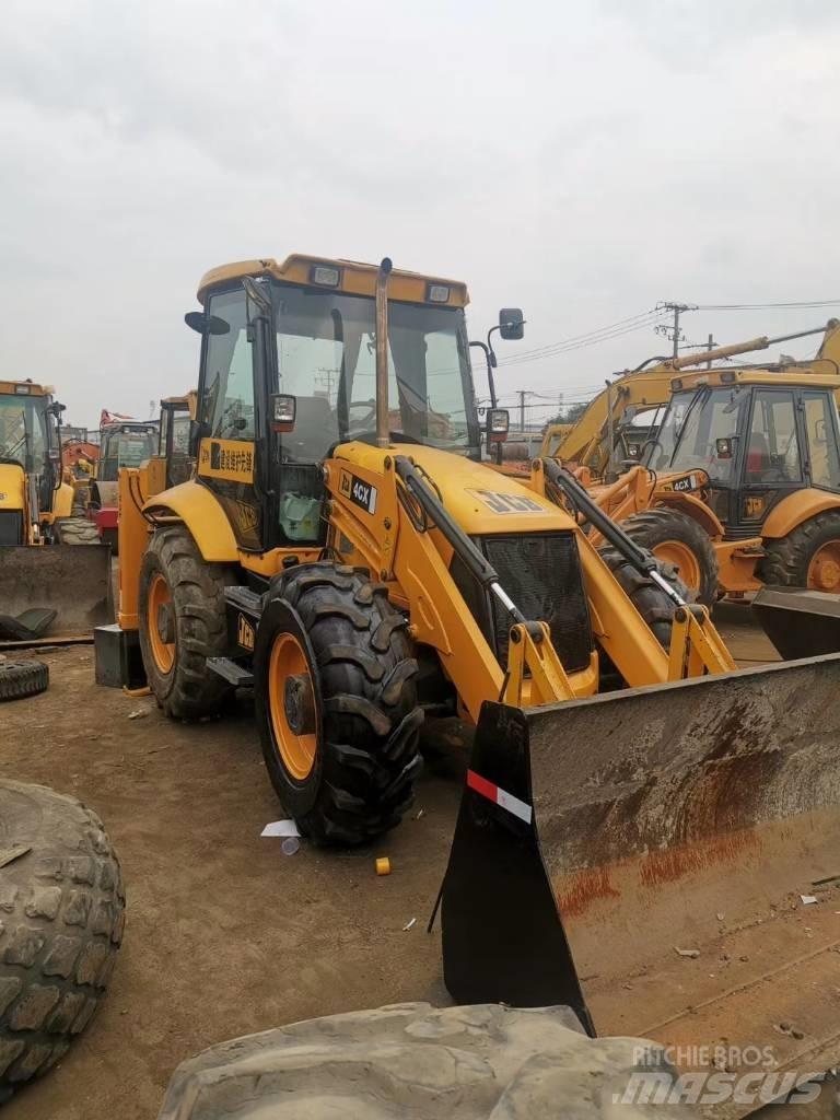 JCB 4 CX Ekskavatori-iekrāvēji