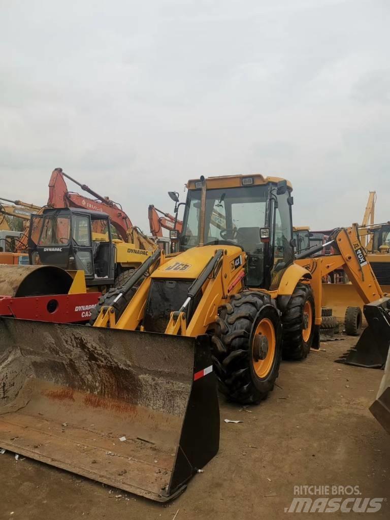 JCB 4 CX Ekskavatori-iekrāvēji
