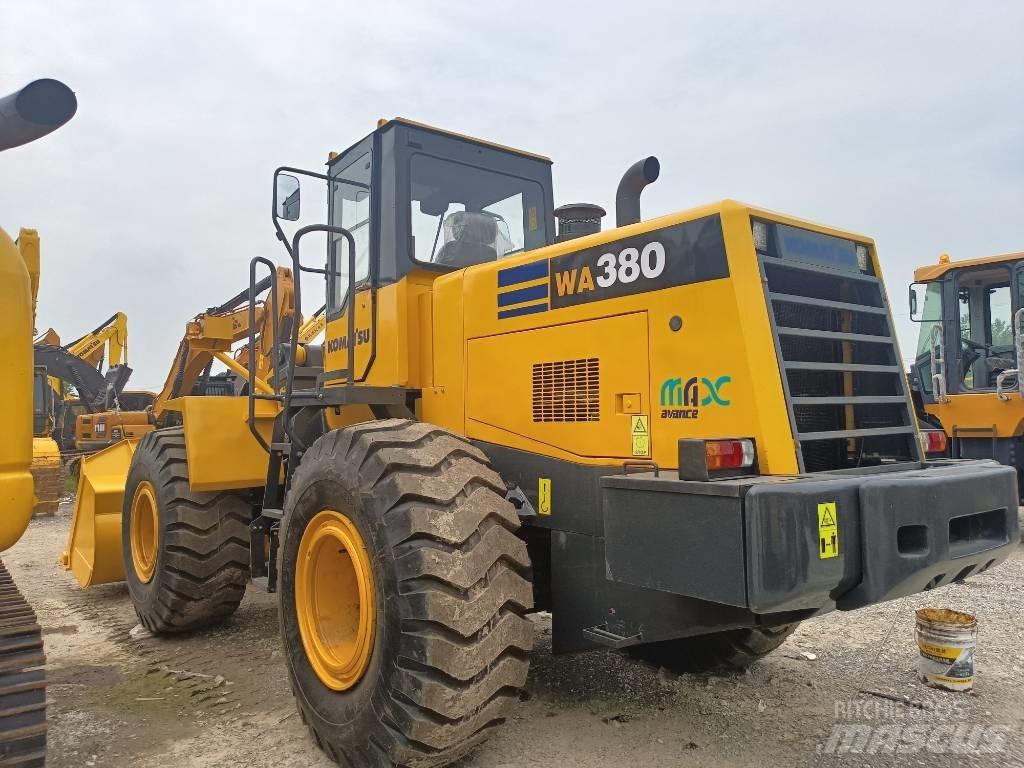 Komatsu WA 380 Iekrāvēji uz riteņiem