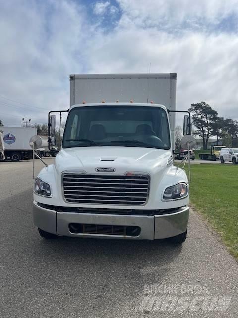 Freightliner M2106 Furgons