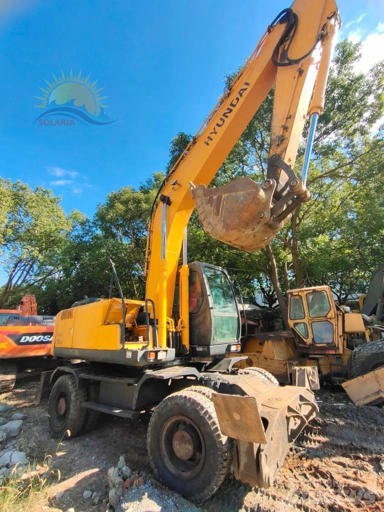 Hyundai R210W-7 Ekskavatori uz riteņiem