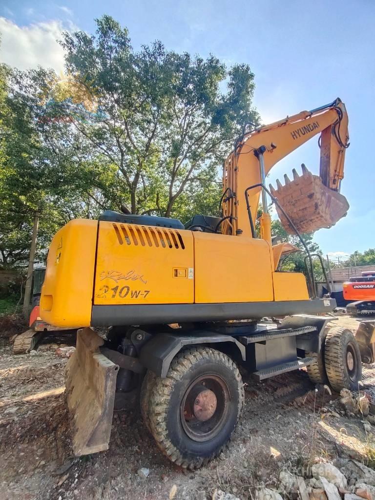 Hyundai R210W-7 Ekskavatori uz riteņiem