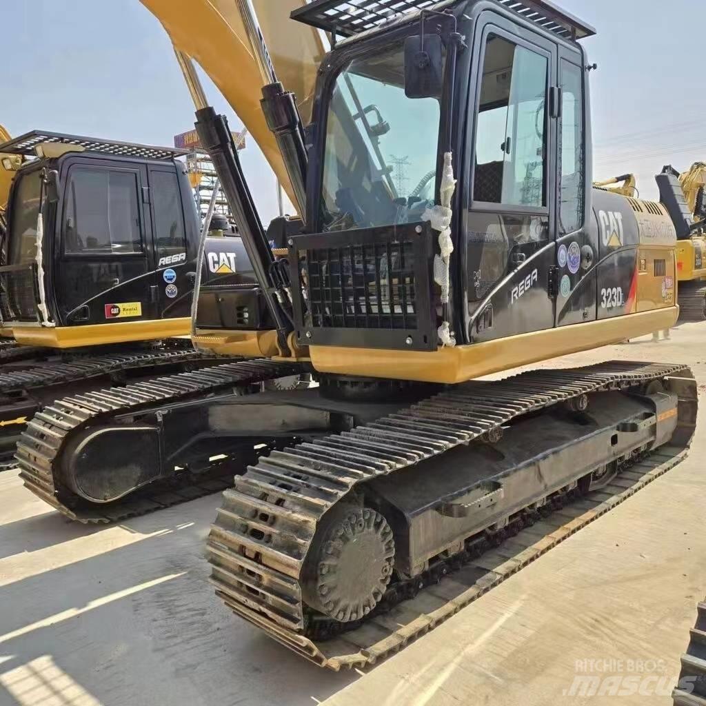 CAT 323 D Kāpurķēžu ekskavatori