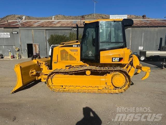 CAT D 5 Kāpurķēžu buldozeri