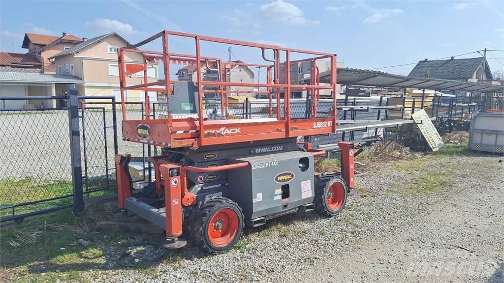 SkyJack SJ6832RTE Šķerveida pacēlāji