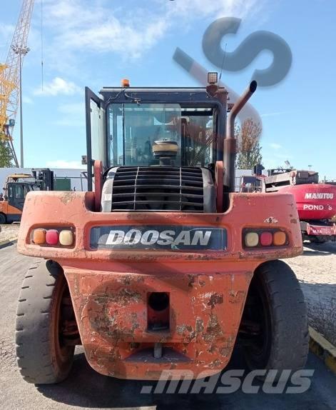 Doosan D160S-5 Tehnika ar dīzeļa dzinēju
