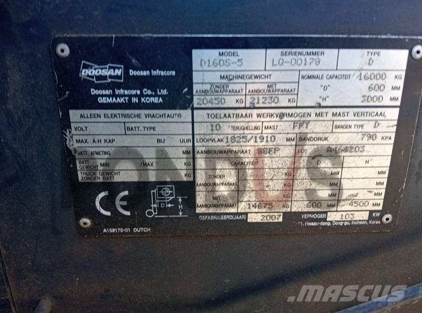 Doosan D160S-5 Tehnika ar dīzeļa dzinēju