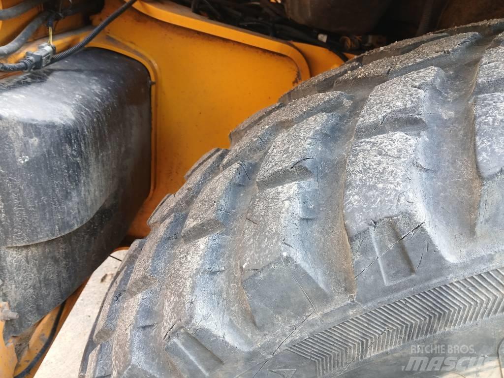 JCB 4cxProAEC Ekskavatori-iekrāvēji
