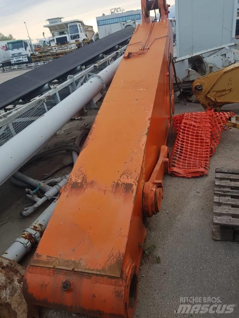 Hitachi EX700 Strēles un kausi