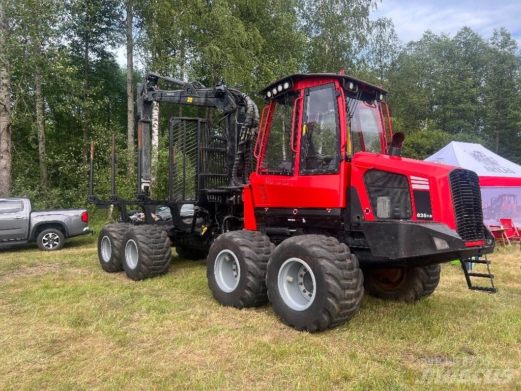 Komatsu 835 Forvarderi