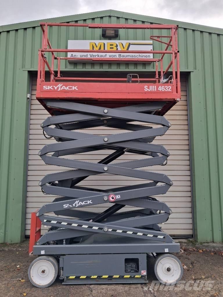 SkyJack SJ III 4632 Šķerveida pacēlāji