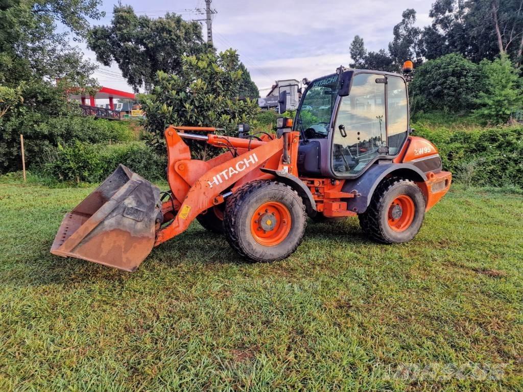 Hitachi ZW 95 Iekrāvēji uz riteņiem