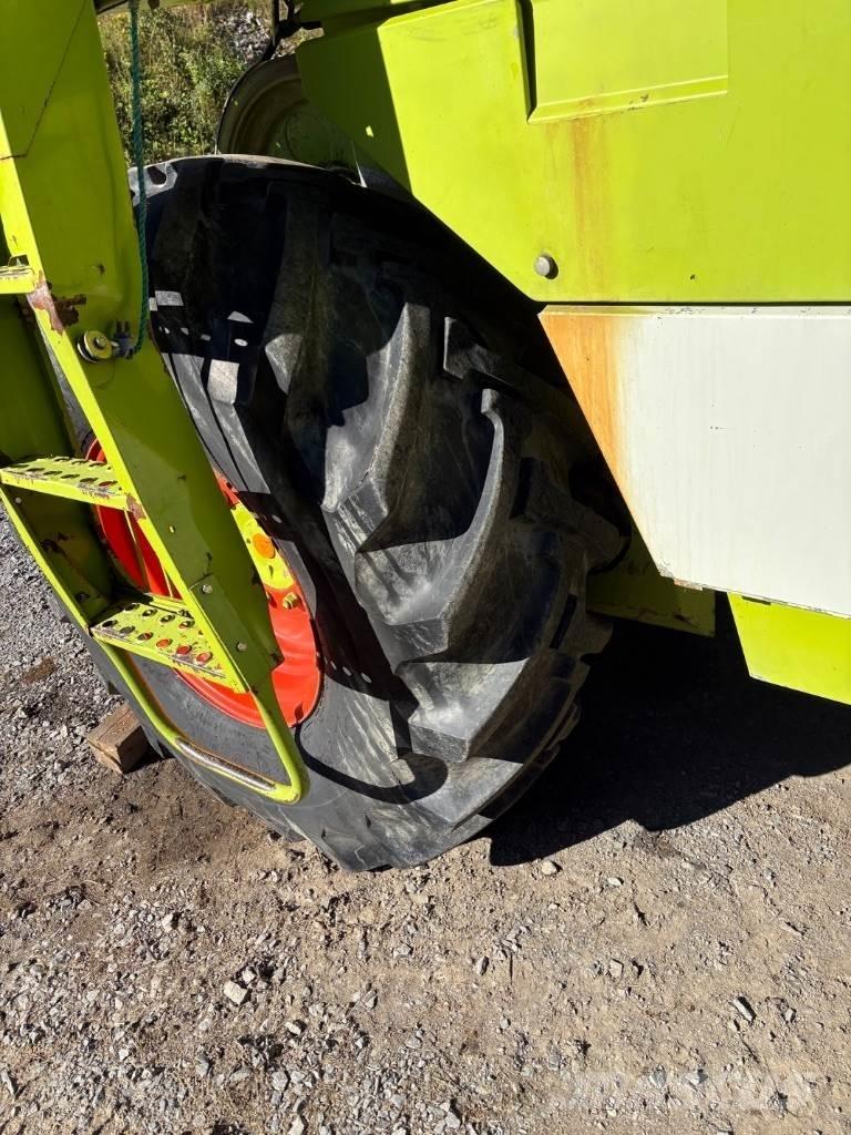 CLAAS Dominator 68 Ražas novākšanas kombaini