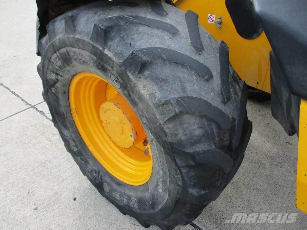 JCB 526 S (628) Teleskopiskie manipulatori