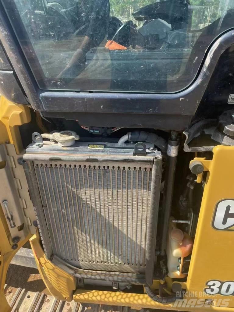 CAT 302 Mini ekskavatori < 7 t