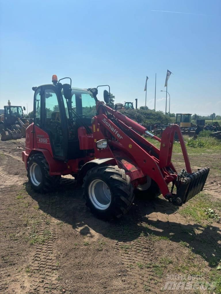 Schäffer 4250 Mini iekrāvēji