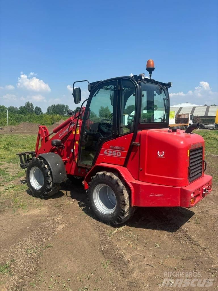 Schäffer 4250 Mini iekrāvēji