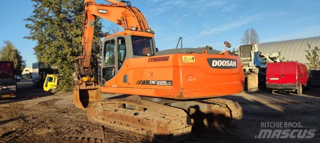 Doosan 225 LC Kāpurķēžu ekskavatori