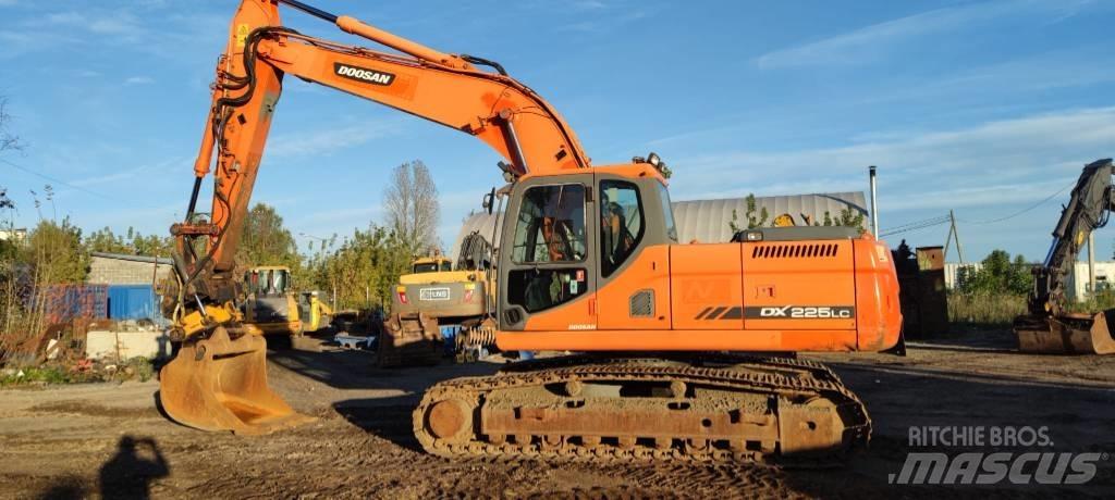 Doosan 225 LC Kāpurķēžu ekskavatori