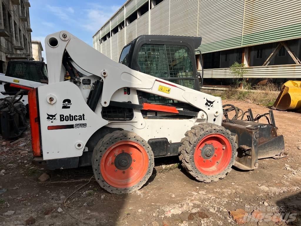 Bobcat S750 Lietoti riteņu kompaktiekrāvēji