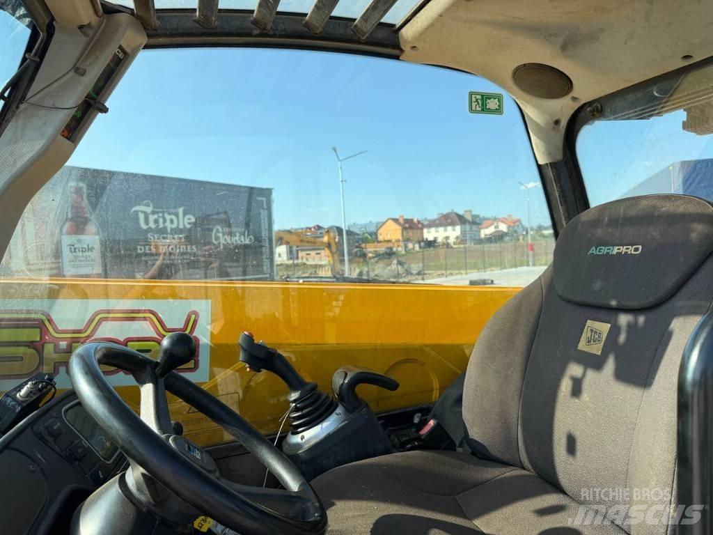 JCB 541-70 Agri Lauksaimniecības pacēlāji
