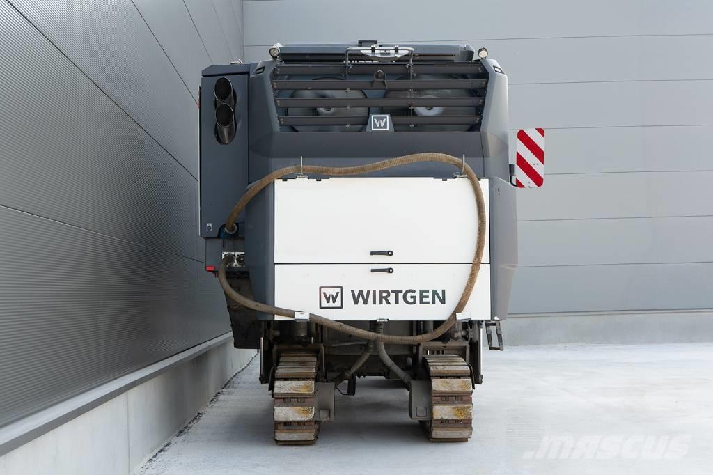 Wirtgen W 220 FI Asfalta dzesēšanas iekārtas