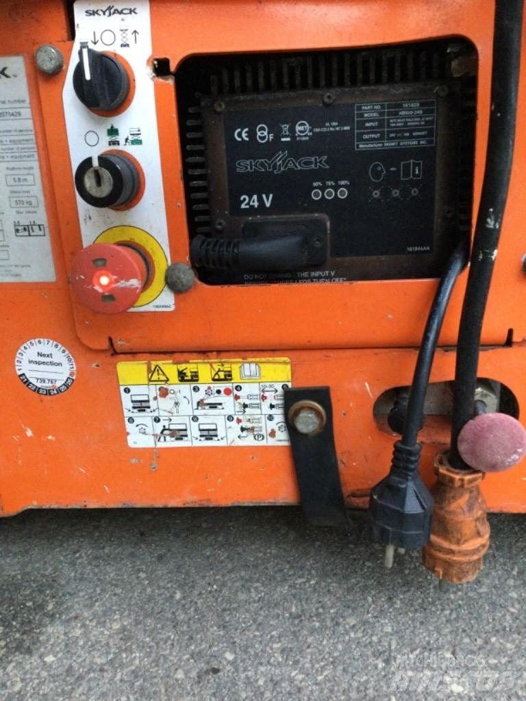 SkyJack SJ III 3219 Šķerveida pacēlāji