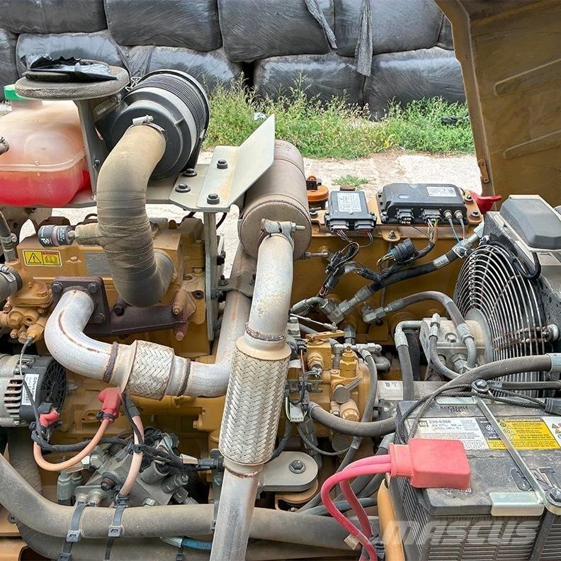 CAT CB 2.7 Divvalču grunts veltņi
