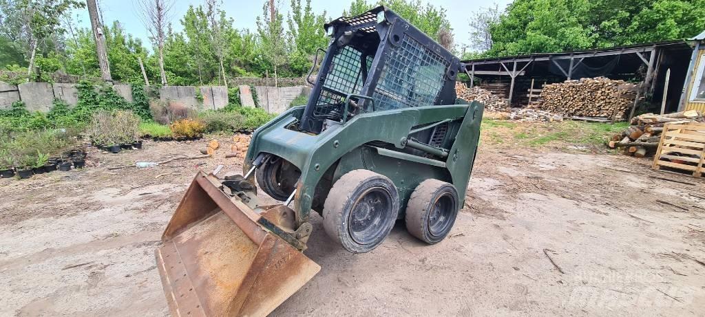 CAT 226 Lietoti riteņu kompaktiekrāvēji