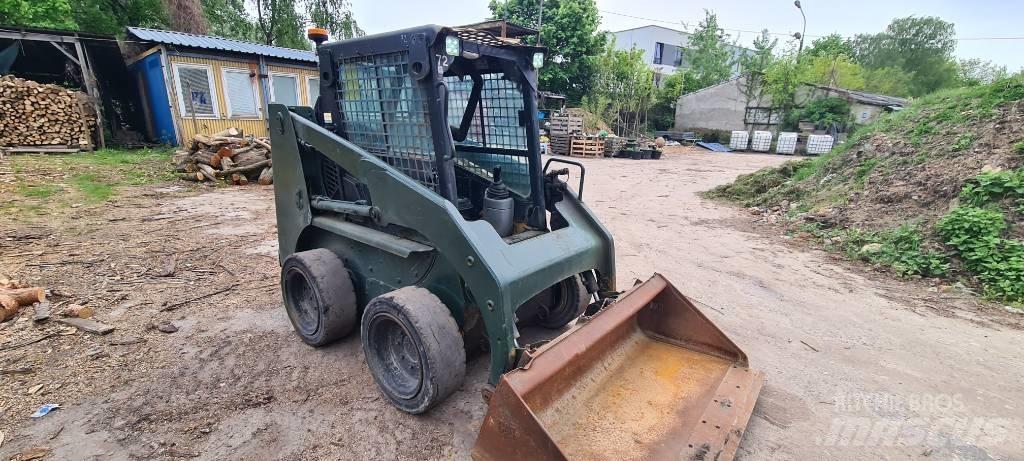 CAT 226 Lietoti riteņu kompaktiekrāvēji